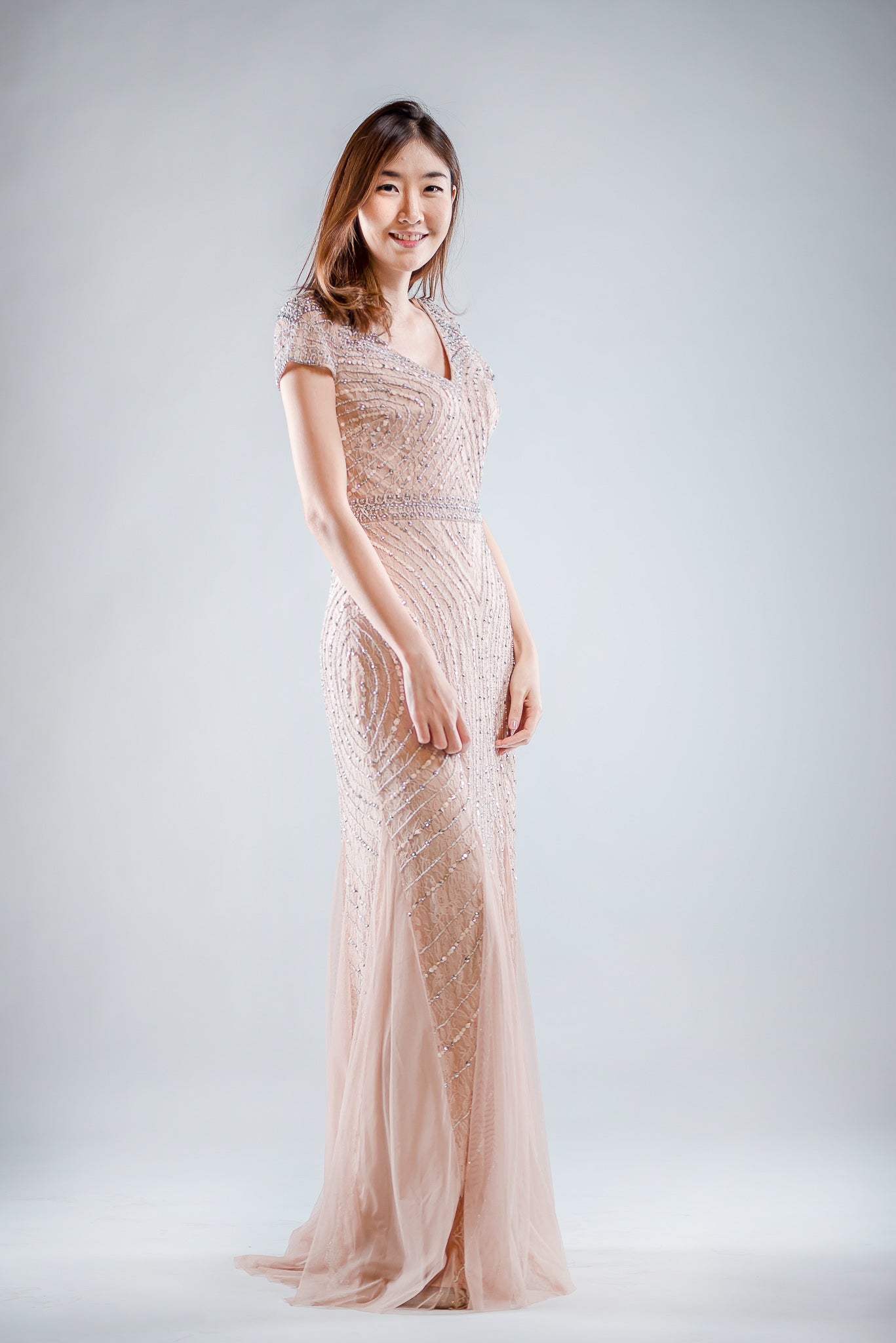 Tisha Lace Dress in Pink  เช่าชุดราตรี ชุดไปงานแต่งงาน ชุดเพื่อนเจ้าสาว  แบรนด์เนม